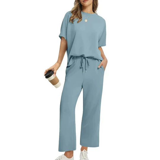Ensemble femme composé d'un haut à manches courtes décontracté et d'un pantalon à chevilles