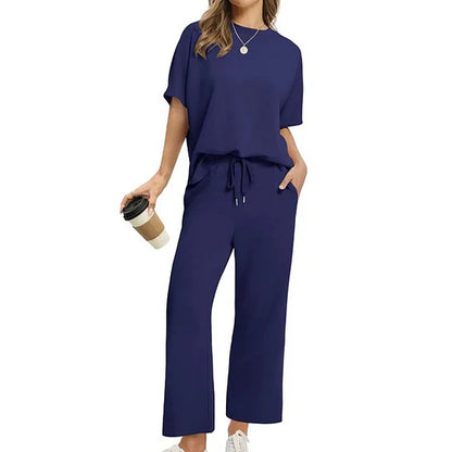 Ensemble femme composé d'un haut à manches courtes décontracté et d'un pantalon à chevilles